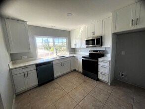 23322 Caminito Andreta in Laguna Hills, CA - Building Photo - Building Photo