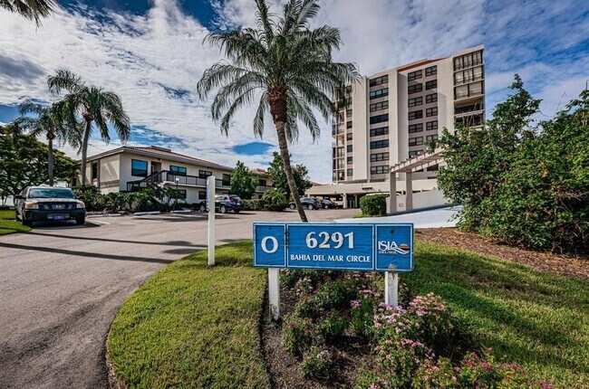 6291 Bahia Del Mar Cir N in St. Petersburg, FL - Building Photo - Building Photo
