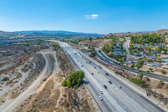 17047 Zion Dr in Santa Clarita, CA - Foto de edificio - Building Photo