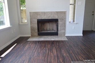 7536 Oak Chase in San Antonio, TX - Building Photo - Building Photo