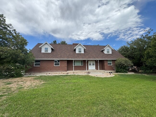property at 3250 W Derby Cir