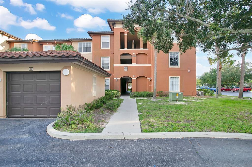 5554 Metrowest Blvd in Orlando, FL - Building Photo