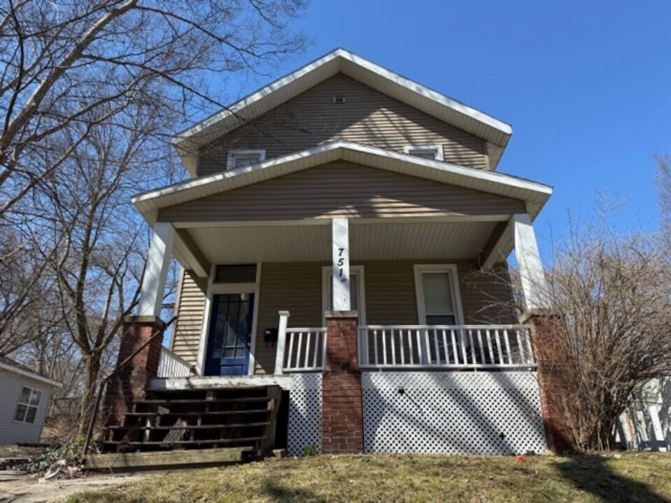 751 Clancy Ave NE in Grand Rapids, MI - Building Photo