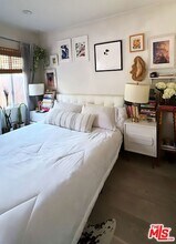 713 Vernon Ave in Los Angeles, CA - Foto de edificio - Building Photo