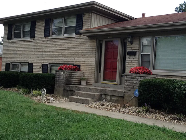 6018 Bay Pine Dr in Louisville, KY - Building Photo - Building Photo