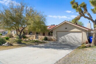 58328 Bonanza Dr in Yucca Valley, CA - Building Photo - Building Photo