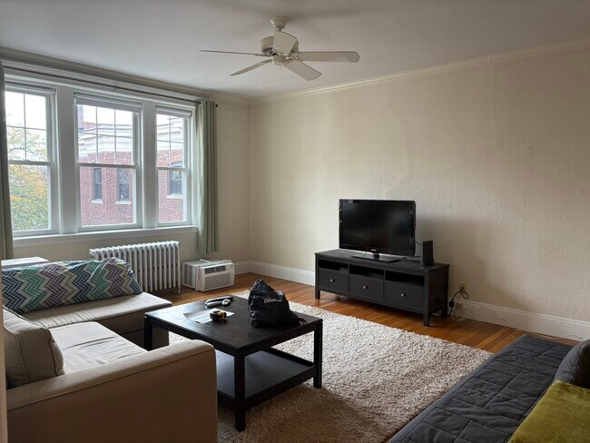 52 Babcock St, Unit 5 in Brookline, MA - Building Photo - Building Photo