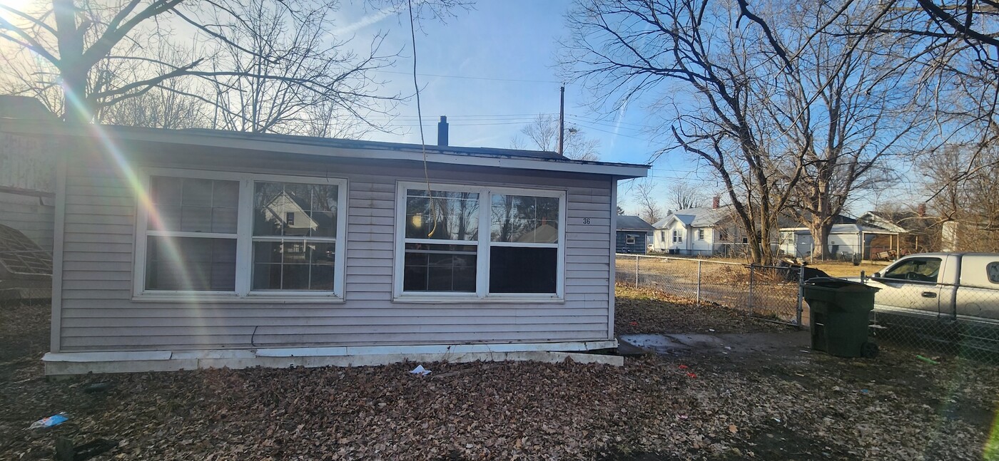 36 Lake St in Danville, IL - Building Photo