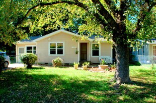 1439 S W Ave in Fayetteville, AR - Building Photo