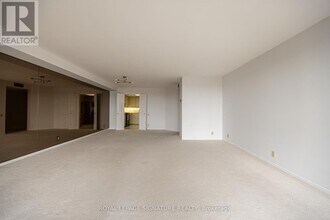 3 Concorde Pl in Toronto, ON - Building Photo - Building Photo