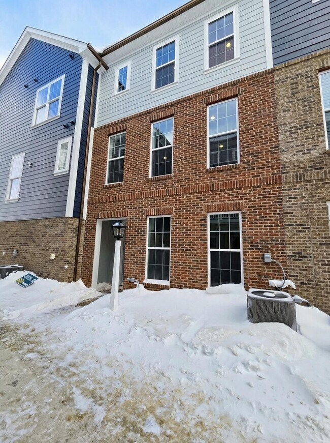 305 Frederick Way in Cranberry Township, PA - Building Photo - Building Photo