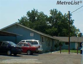 285 Clifford Ave in Turlock, CA - Foto de edificio - Building Photo