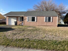 1203 Larson Blvd in Moses Lake, WA - Building Photo