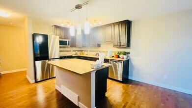 5925 Anthony Cres SW in Edmonton, AB - Building Photo - Building Photo