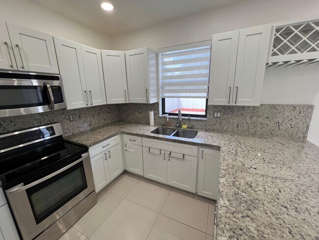 3399 W 90th Ter in Hialeah, FL - Building Photo - Building Photo