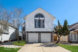 800 Charles Pl in Baytown, TX - Building Photo