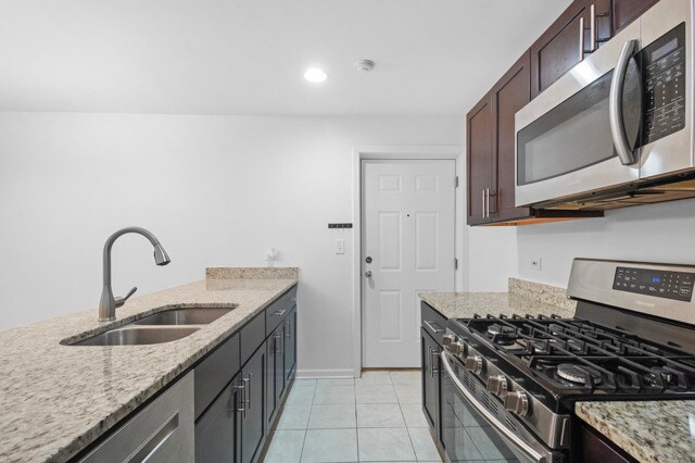 301 W Goethe St, Unit 301C in Chicago, IL - Building Photo - Building Photo