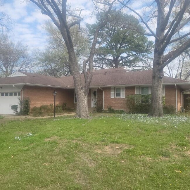 1205 College Oaks Dr in Arlington, TX - Building Photo - Building Photo