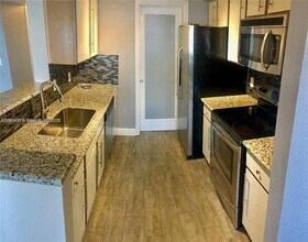 2445 NW 33rd St in Oakland Park, FL - Building Photo - Building Photo