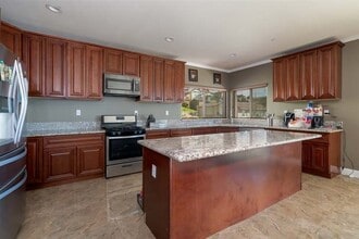 9439 Eucalyptus St in Spring Valley, CA - Foto de edificio - Building Photo