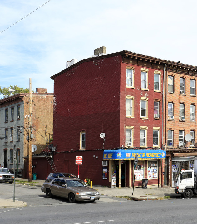 166 Broadway in Newburgh, NY - Building Photo