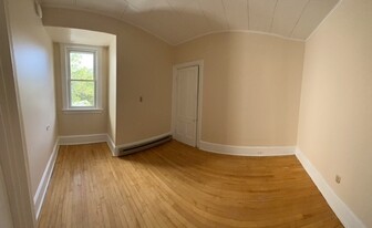 33 Loomis St, Unit 35 in Burlington, VT - Building Photo - Building Photo