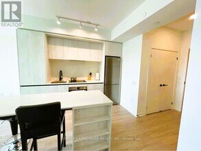 2495 Eglinton Ave W in Mississauga, ON - Building Photo - Building Photo