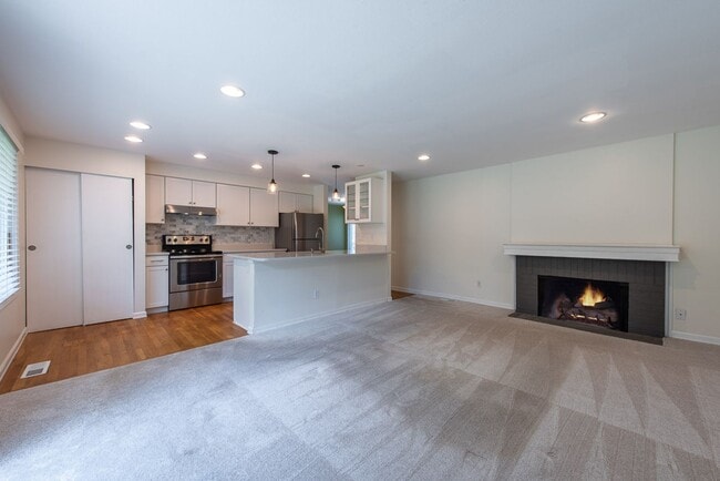 6715 149th Ave NE in Redmond, WA - Foto de edificio - Building Photo