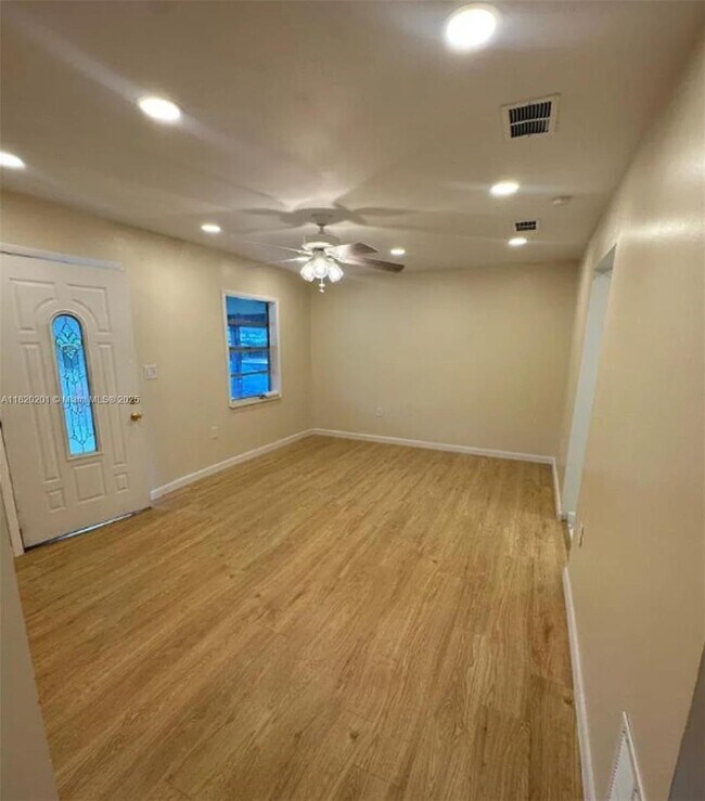 2267 NW 102nd St in Miami, FL - Building Photo - Building Photo