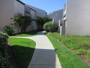 3242 Ashford St in San Diego, CA - Building Photo - Building Photo