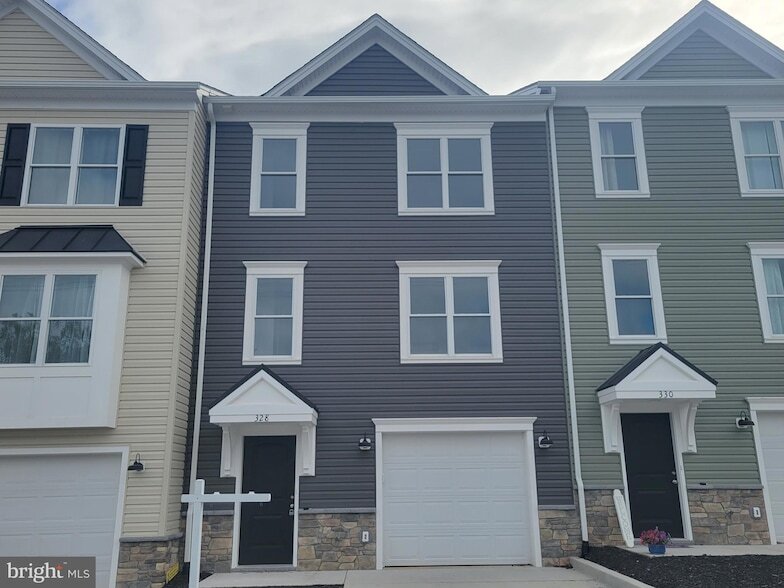 328 W 11th St in Front Royal, VA - Foto de edificio