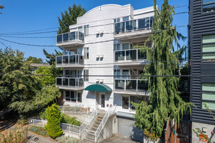 Krystal Place II in Seattle, WA - Building Photo