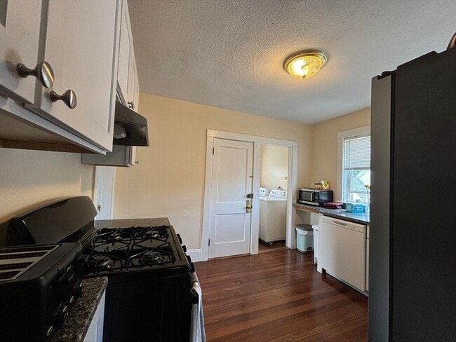 109 Birch St, Unit 3 in Boston, MA - Building Photo - Building Photo