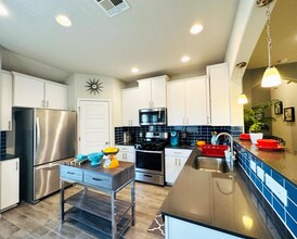 112 Groesbeck Ln in Leander, TX - Foto de edificio - Building Photo