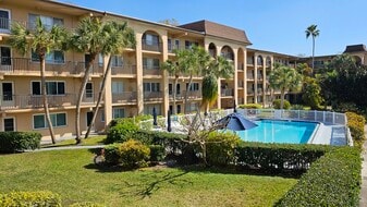 2525 West Bay Dr, Unit B24 in Belleair Bluffs, FL - Building Photo