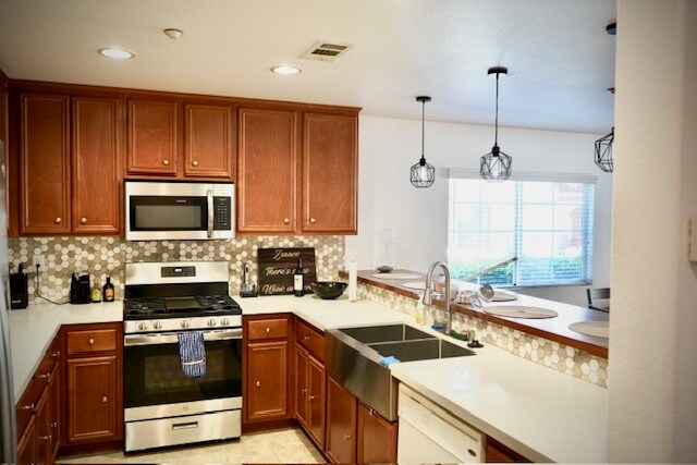 15625 Lasselle St in Moreno Valley, CA - Building Photo - Building Photo