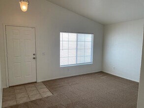 6831 S 33rd Dr in Phoenix, AZ - Building Photo - Building Photo