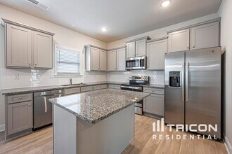 228 Margrave Dr in Holly Springs, GA - Foto de edificio - Building Photo