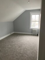 3 Sylvania Rd in Portsmouth, RI - Building Photo