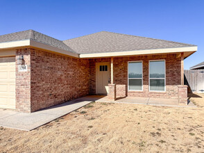 8524 11th St in Lubbock, TX - Foto de edificio - Building Photo