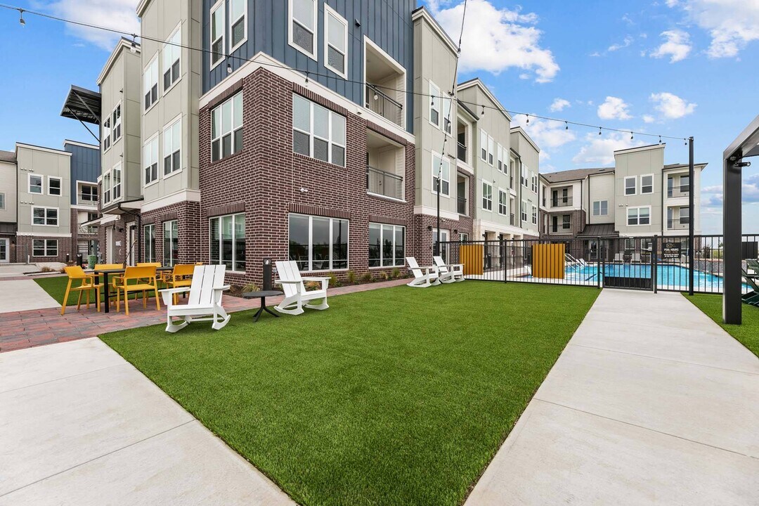North Park Landing in Fort Worth, TX - Building Photo