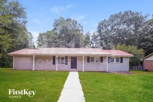 2422 Chestnut Log Ln in Lithia Springs, GA - Building Photo