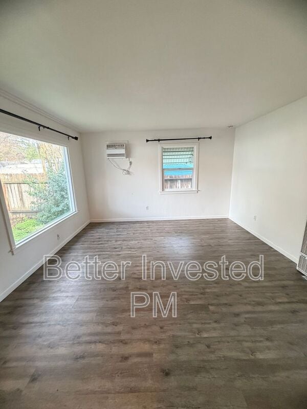 727 N Pine St in Ukiah, CA - Building Photo - Building Photo