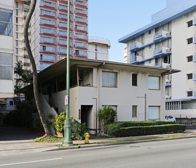 2311 Ala Wai Blvd in Honolulu, HI - Foto de edificio - Building Photo