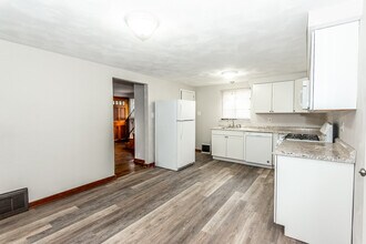 2533 Sylvania Dr in Bethel Park, PA - Building Photo - Building Photo