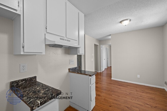 1880 Locust Ave in Long Beach, CA - Building Photo - Building Photo