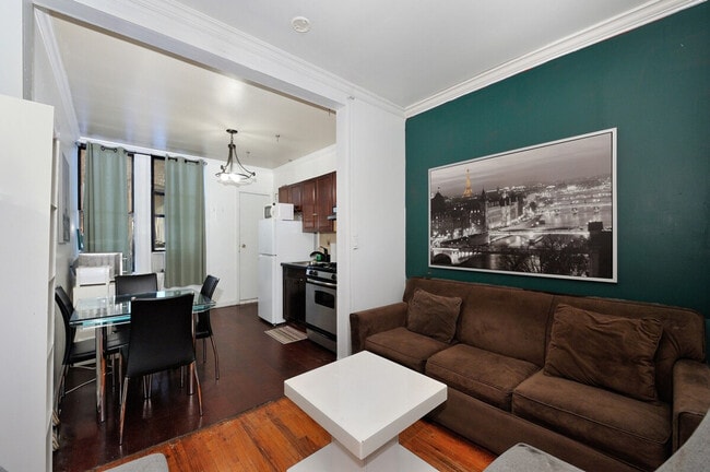 400 W 41st St in New York, NY - Building Photo - Building Photo