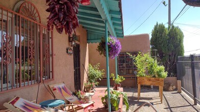 1510b Edith Blvd NE in Albuquerque, NM - Building Photo - Building Photo