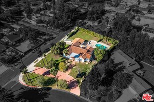 10440 Johanna Ave in Los Angeles, CA - Building Photo