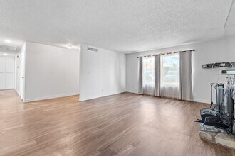2916 Karen Ave in Las Vegas, NV - Building Photo - Building Photo